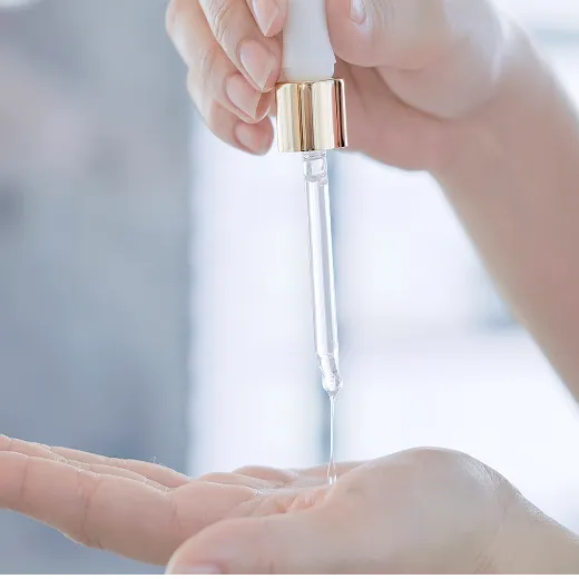 ハリと弾力感をサポートし、なめらかで艶やかな肌へ