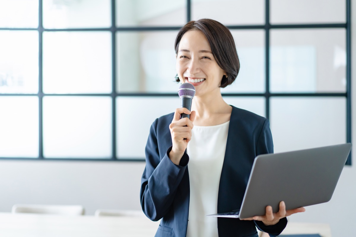 人前に立つお仕事の際に
